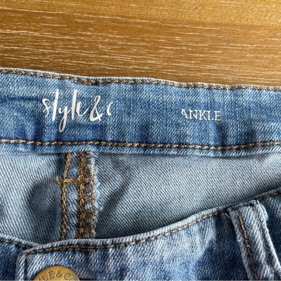 Style & Co Light Wash High Rise Waist Straight Leg Ankle Cropped Jean Plus Sz 14 - Picture 7 of 12